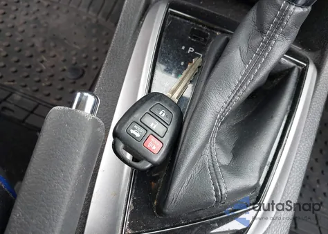 2017 Toyota Corolla Se z USA, uszkodzony, nr VIN 5YFBURHE1HP621282